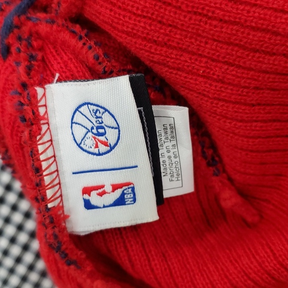 Sixers Philadelphia 76 Basketball Red beanie with pom PRE-LOVED - Picture 3 of 4